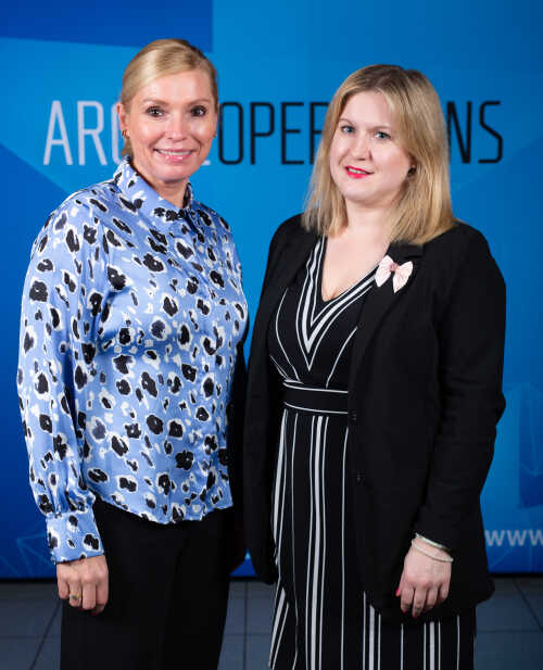 Prosjektdirektør Nina K. Jonassen og kommunikasjonsleder Kristiane M. Krystad fra Arctic Energy Partners på ice-breaker på Slakteriet.