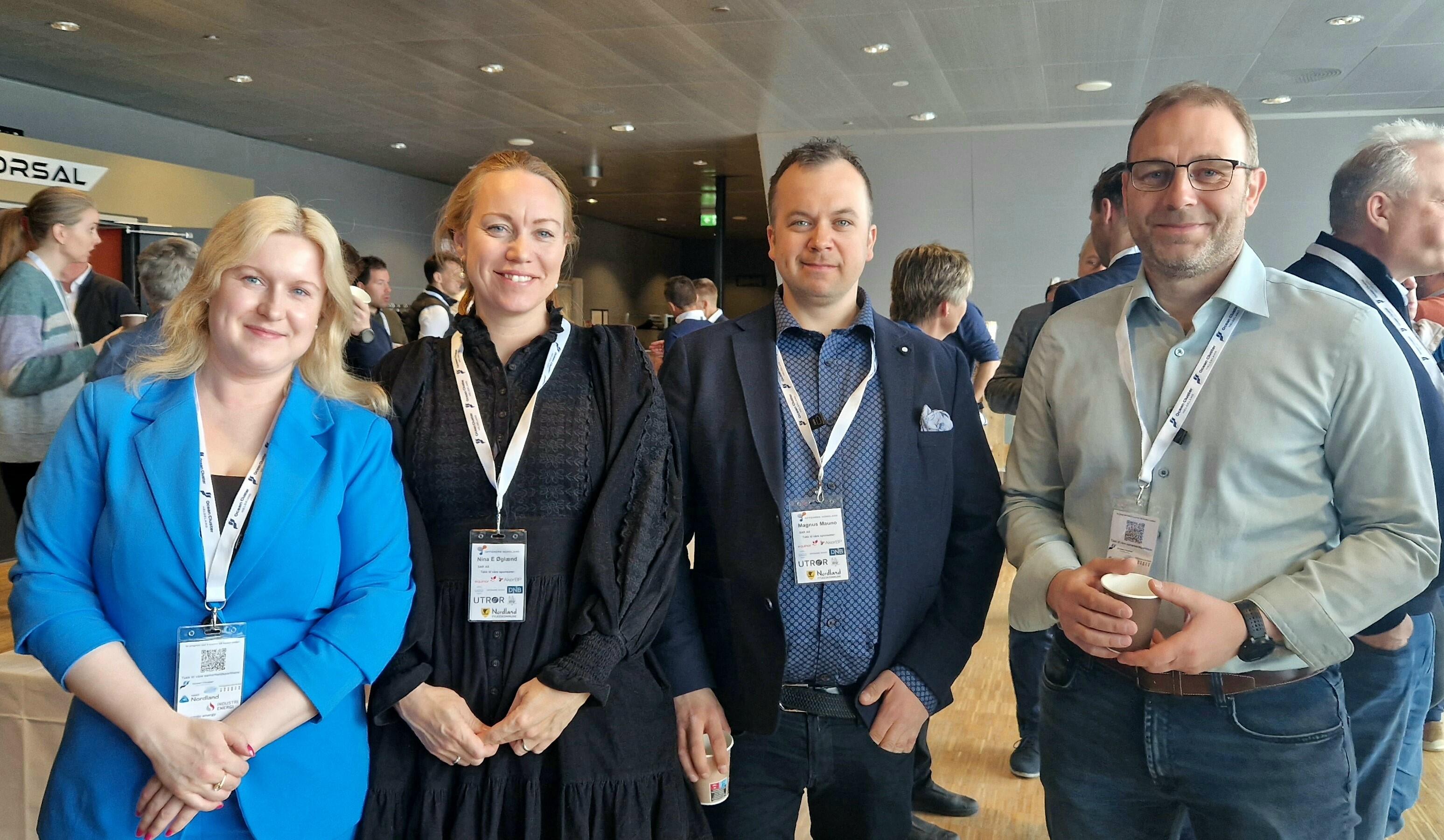 Kommunikasjonsleder Arctic Energy Partners Kristiane M. Krystad sammen med Nina Øglænd, Magnus Mauno og Svein Åge Sund fra SAR på Offshore Nordland i Sandnessjøen 1. juni 2023.