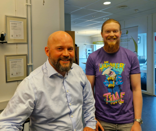 Frank Tony Arnesen og Ragnar Amundsen har mye å gjøre og søker ny kollega til Barents Naturgass.