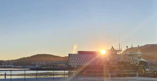 Harstad viste seg fra sin beste side. Equinorbygget i midten.