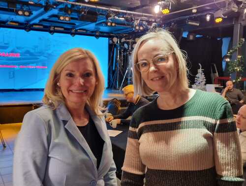 Prosjektdirektør Arctic Energy Partners Nina K. Jonassen sammen med Trine Boyer, forskings- og utviklingsingeniør i Vår Energi.
