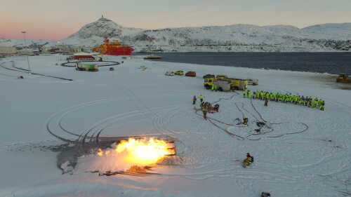 Under den praktiske delen av LNG-dager øves det med blant annet å sette fyr på LNGen.