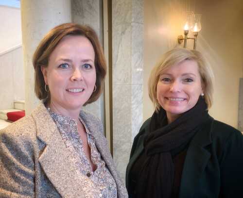Frøydis Eldevik (t.v.) sammen med Nina K. Jonassen
