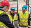 Olje- og energiminister Terje Aasland ønsker økt gasseksport fra Barentshavet. Her fra besøk til Oss-nor sammen med Marianne S. Næss, leder Stortingets Energi- og miljøkomité, under Barentshavko