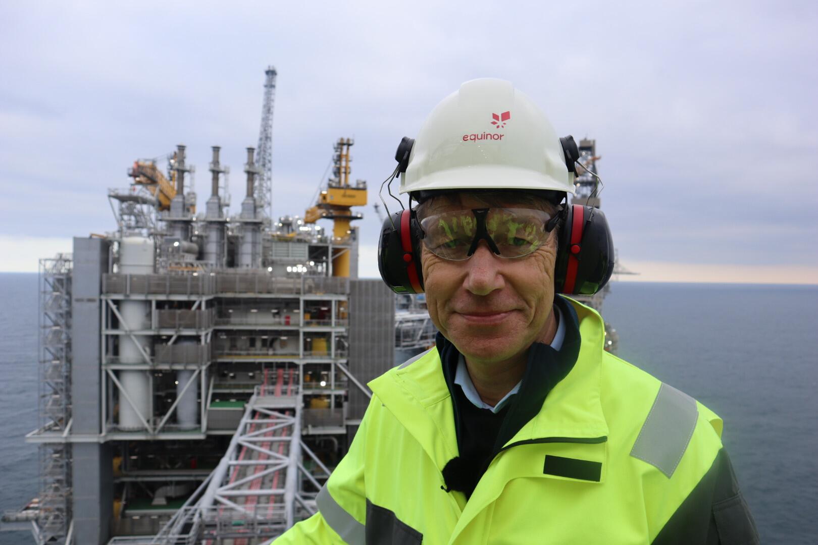 Olje- og energiminister Terje Aasland besøker et Equinor-anlegg.