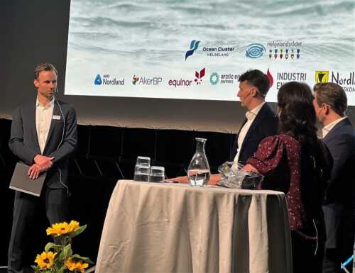 Thomas Borgen i diskuterer maritim næringspark med innledere fra Utror, Aker Offshore Wind og Akvaplan Niva under Offshore Nordland.