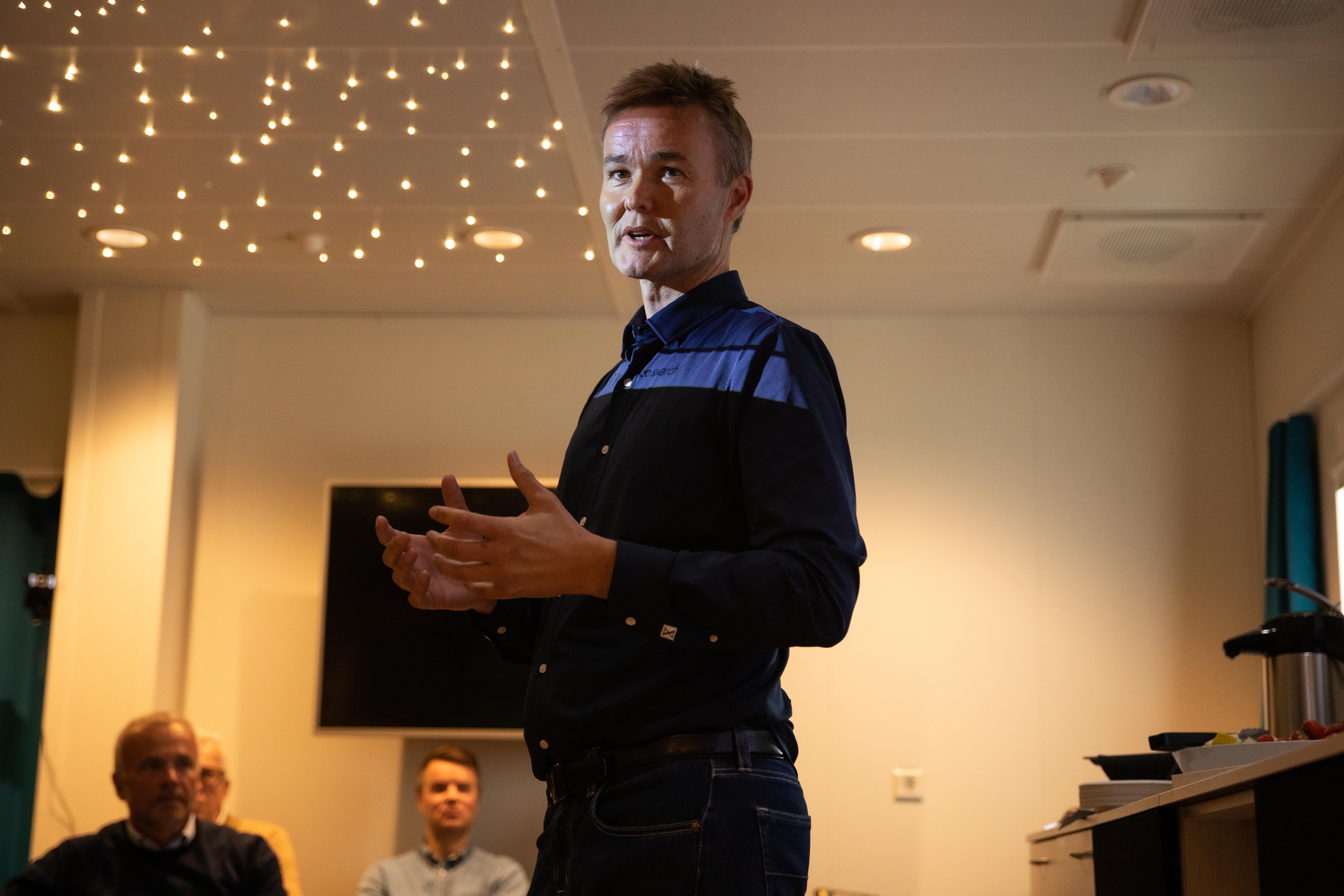 Trond Bokn er direktør for prosjektutvikling i Equinor. Her taler han for kolleger. Foto av Ole Jørgen Bratland.