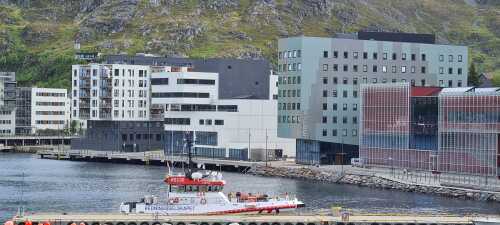 Kontorbygget til Vår Energi i Hammerfest ligger i sentrum ved Finduspromenaden
