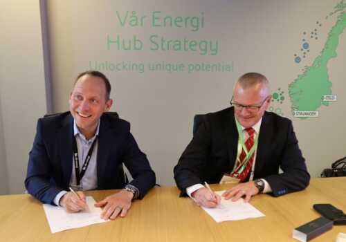 Vår Energi CEO, Torger Rød og Frank Tollefsen, CEO President i COSL Drilling Europe.
